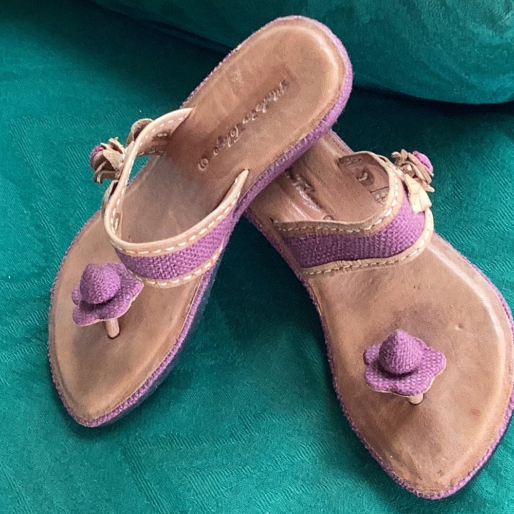 Leather & fabric upper, neoprene soles like new. Size 7